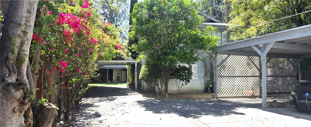 Single-story Studio City home with pool on an 11,000+ square foot lot
